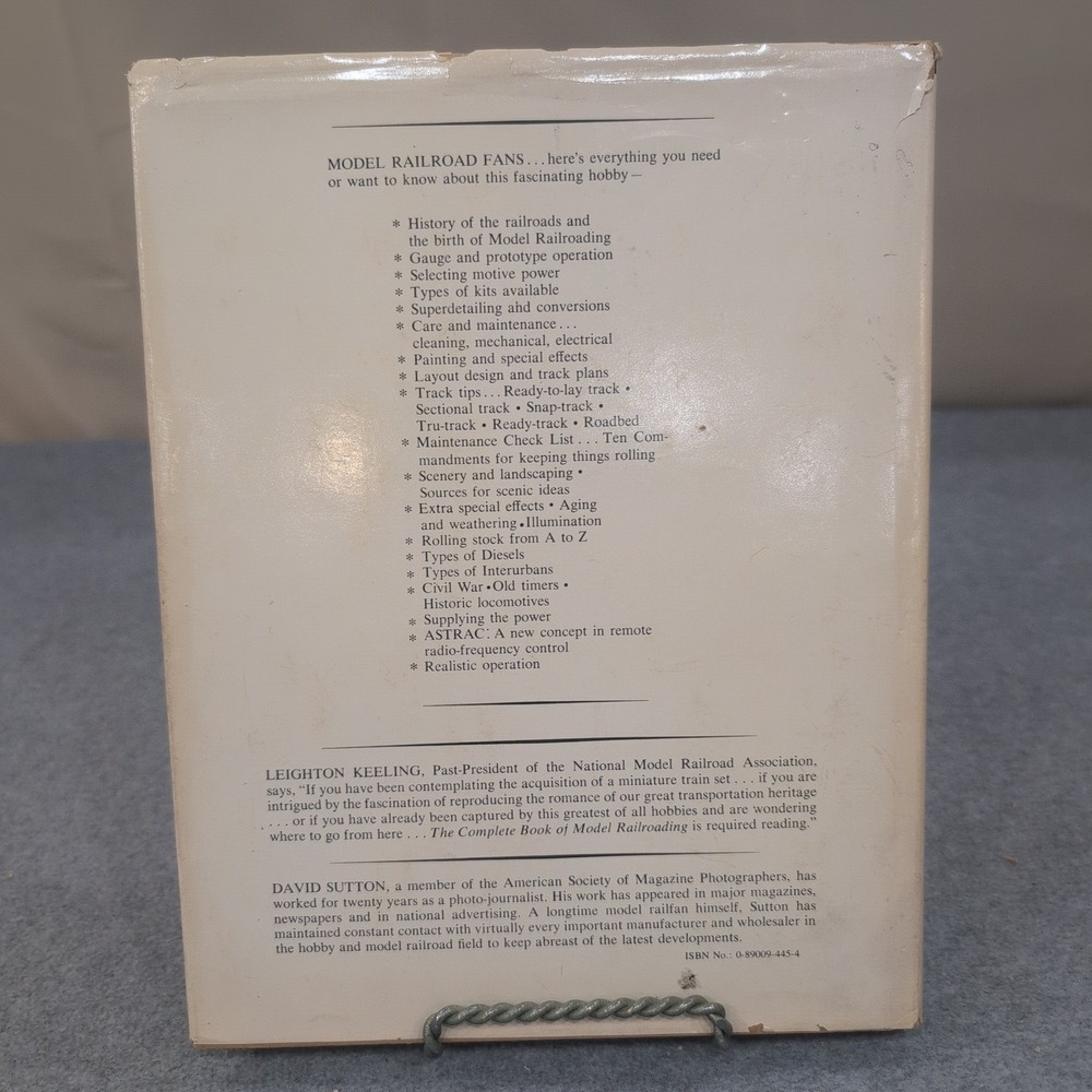 The‎ Complete Book of Model Railroading David Sutton 1981 Hardcover Castle Books - Picture 2 of 5